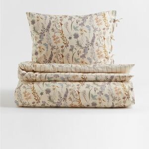H&M TWIN Cream Floral Reversible Duvet Cover and Pillow Case
